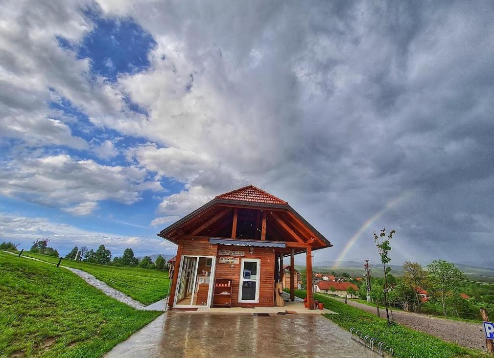 Hotel Camp The Sunrise Hill Pivka Exterior foto