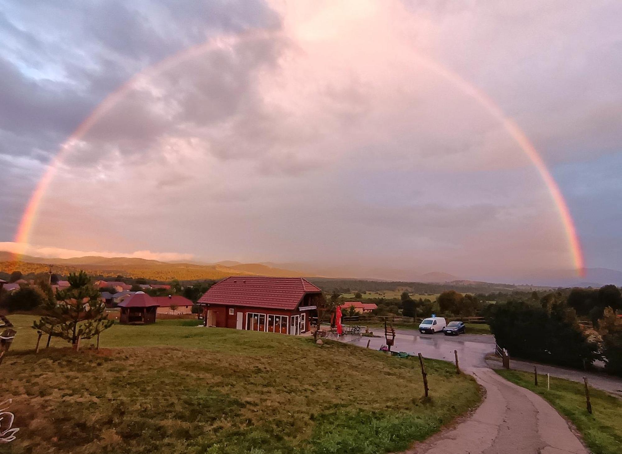 Hotel Camp The Sunrise Hill Pivka Exterior foto